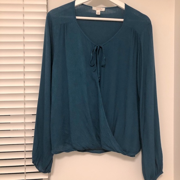 Sun & Shadow Blue long sleeve blouse- Size Large - Picture 2 of 9